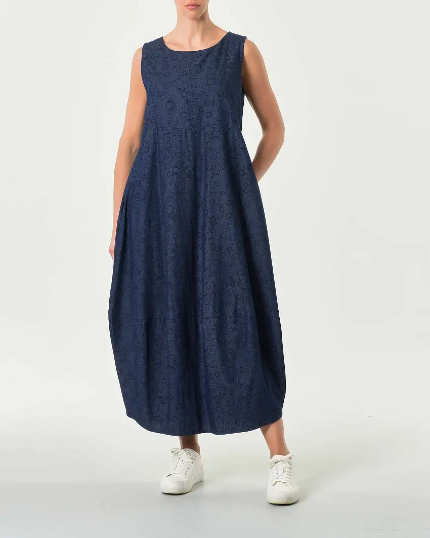 Abito lungo blu in cotone chambray a fantasia bolli senza maniche