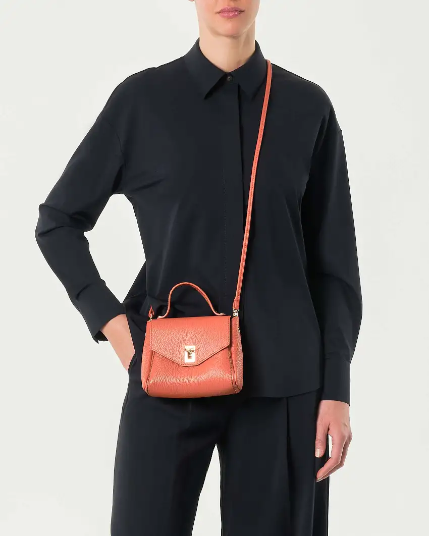 Camicia blu in tessuto stretch tecnico con colletto classico