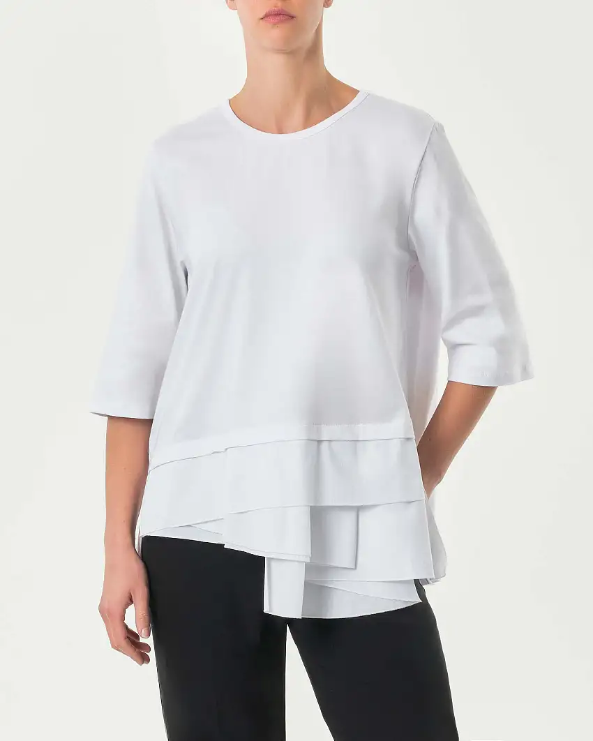 T-shirt bianca in cotone stretch con maniche tre quarti e balze asimmetriche al fondo