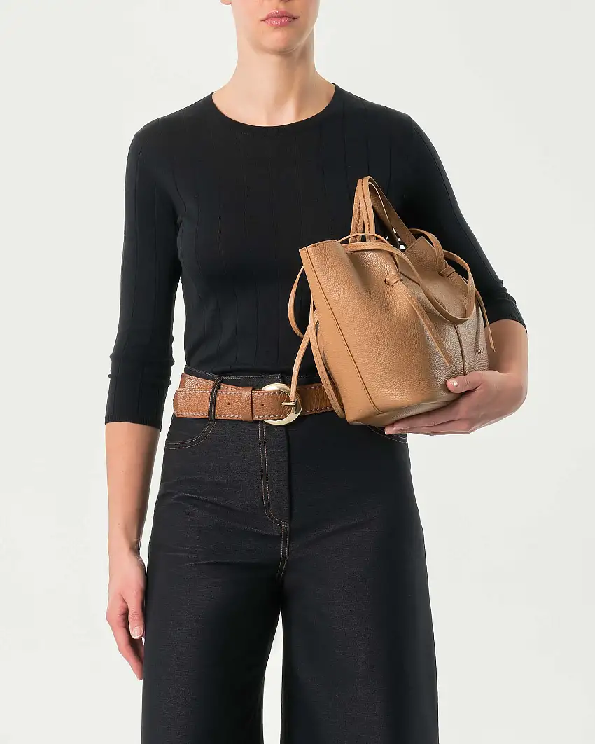 Maglia blu in seta e cotone a coste piatte con maniche tre quarti