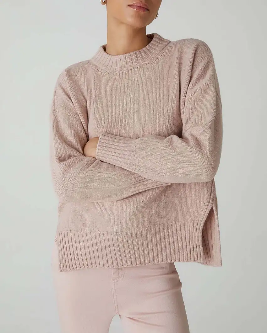 Maglia rosa in lana e cashmere con spacchetti laterali Linea MONOCHROME