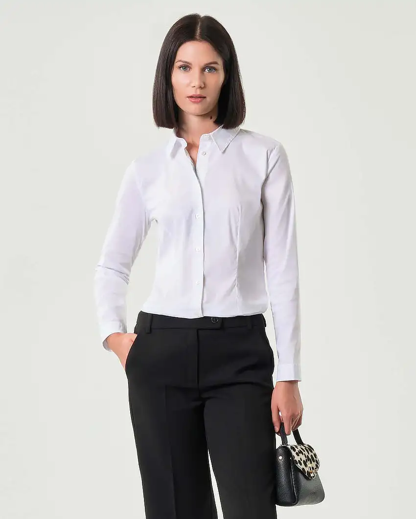 Camicia bianca Emme Marella in popeline di cotone stretch dalla linea semiaderente
