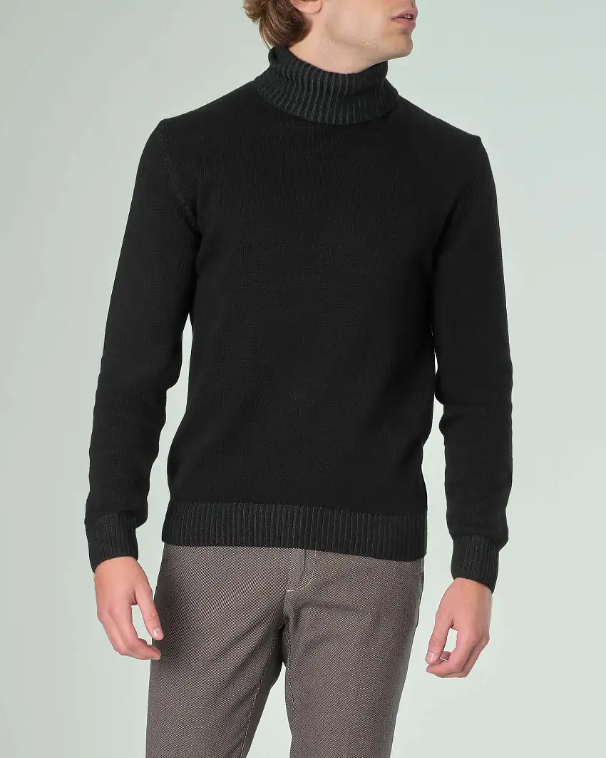 Dolcevita nero in misto lana e cachemire