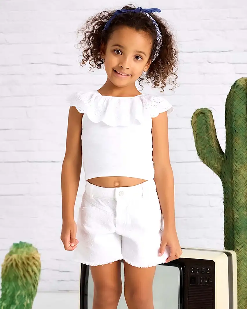 T-shirt cropped bianca con rouches in sangallo