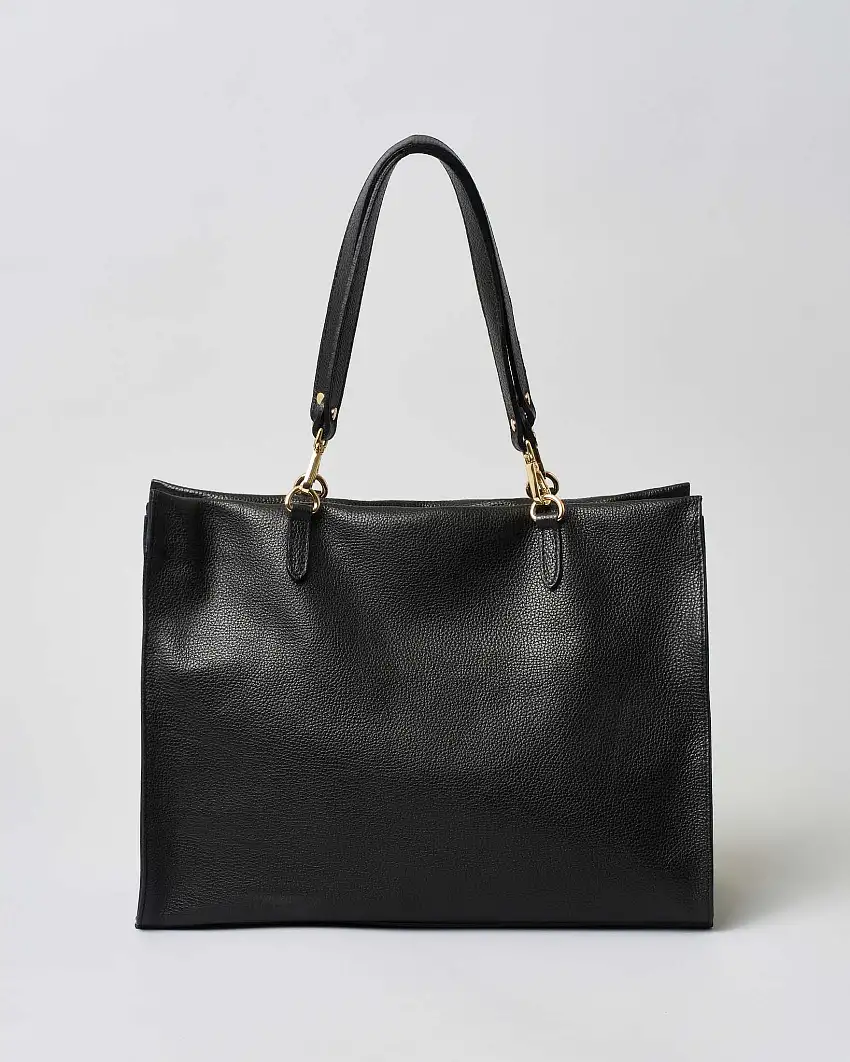 Shopping bag nera in pelle martellata morbida con doppio spallaccio con moschettoni