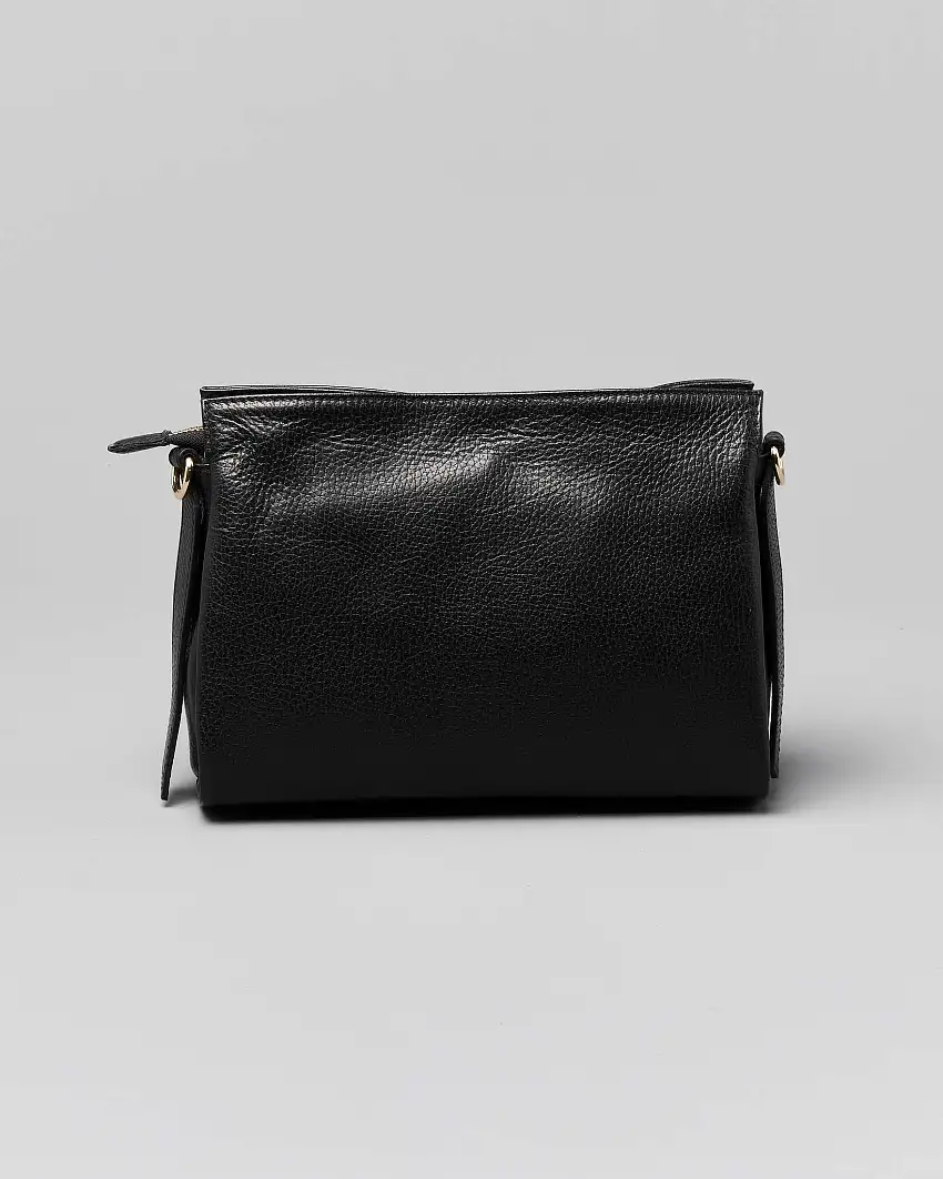 Borsa a busta nera in pelle martellata con spallaccio intrecciato e tracolla più lunga removibile