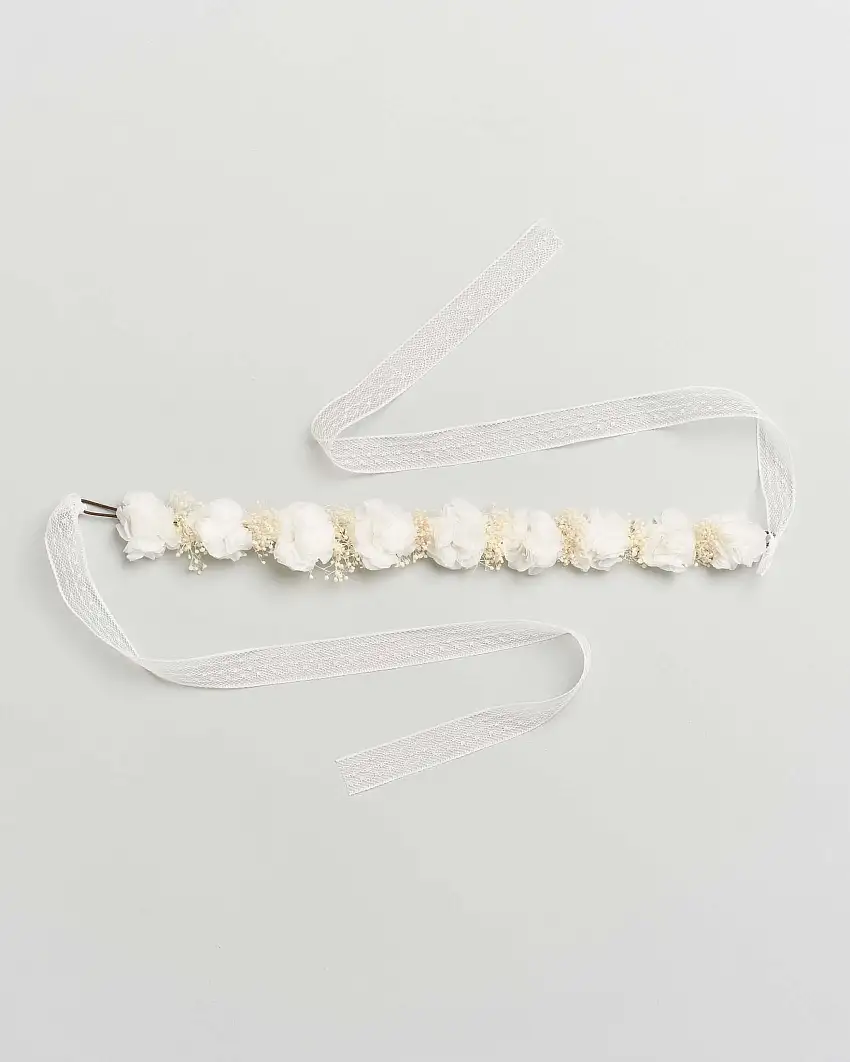 Coroncina con fiori bianchi e fiocco