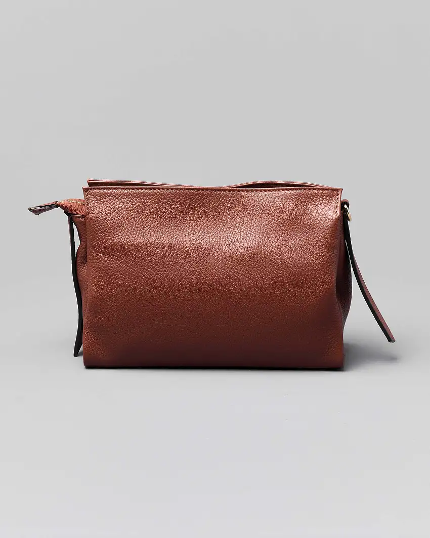 Borsa a busta color coccio in pelle martellata con spallaccio intrecciato e tracolla più lunga removibile