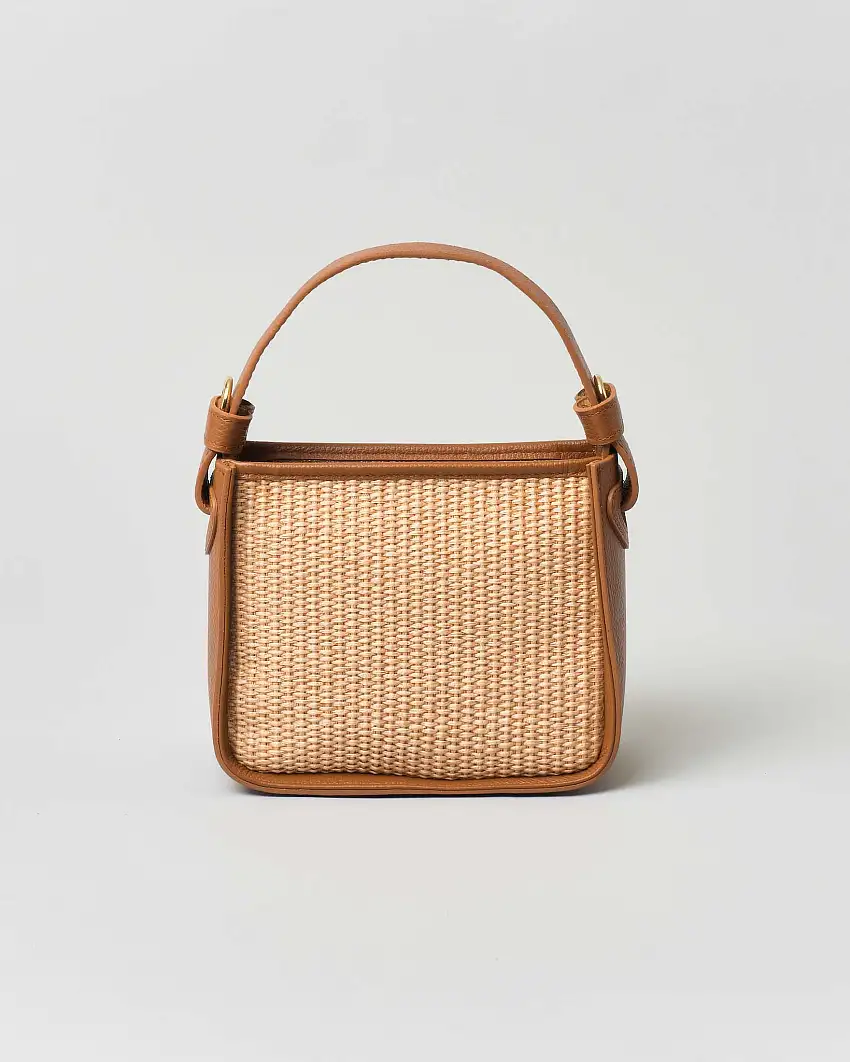 Borsa a mano piccola in raffia con profili e tracolla in pelle color cuoio