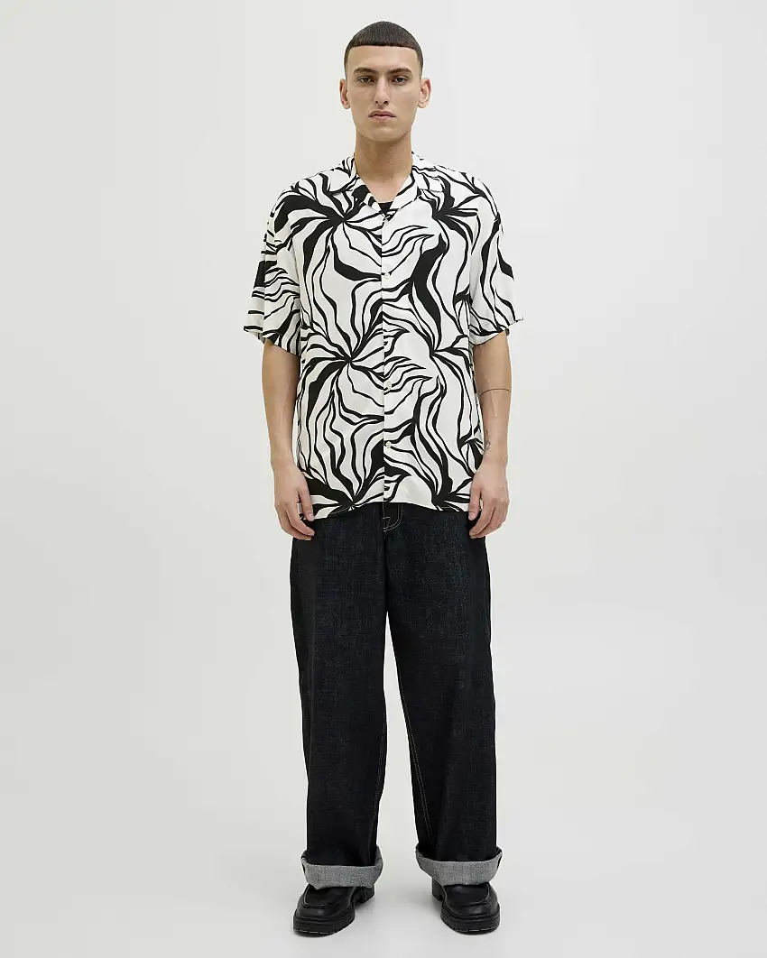 Camicia bowling a mezze maniche bianca a fantasia astratta nera