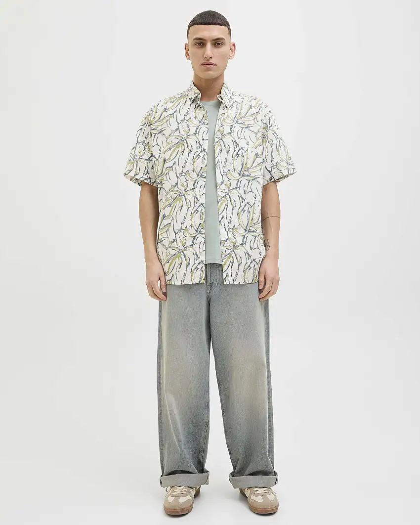 Camicia mezza manica bianca in mussola di cotone a fantasia ramage militare