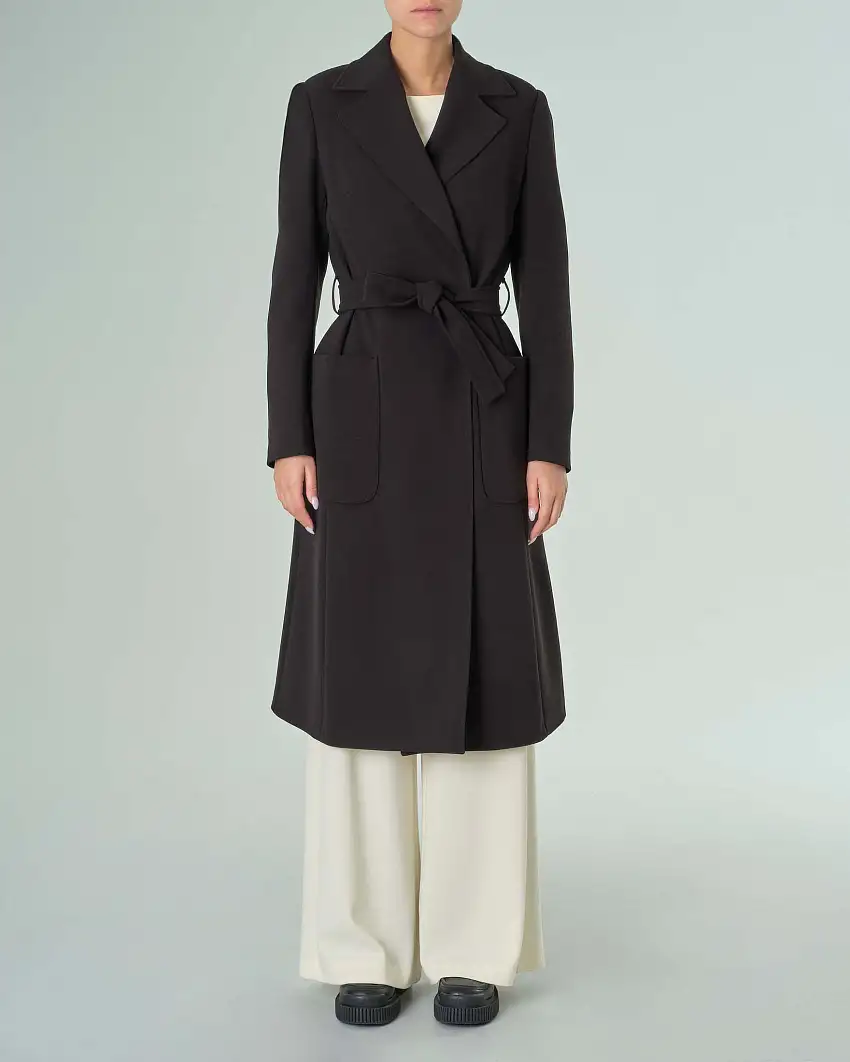 Cappotto nero in misto viscosa effetto crêpe con cintura in vita e scollo a vela