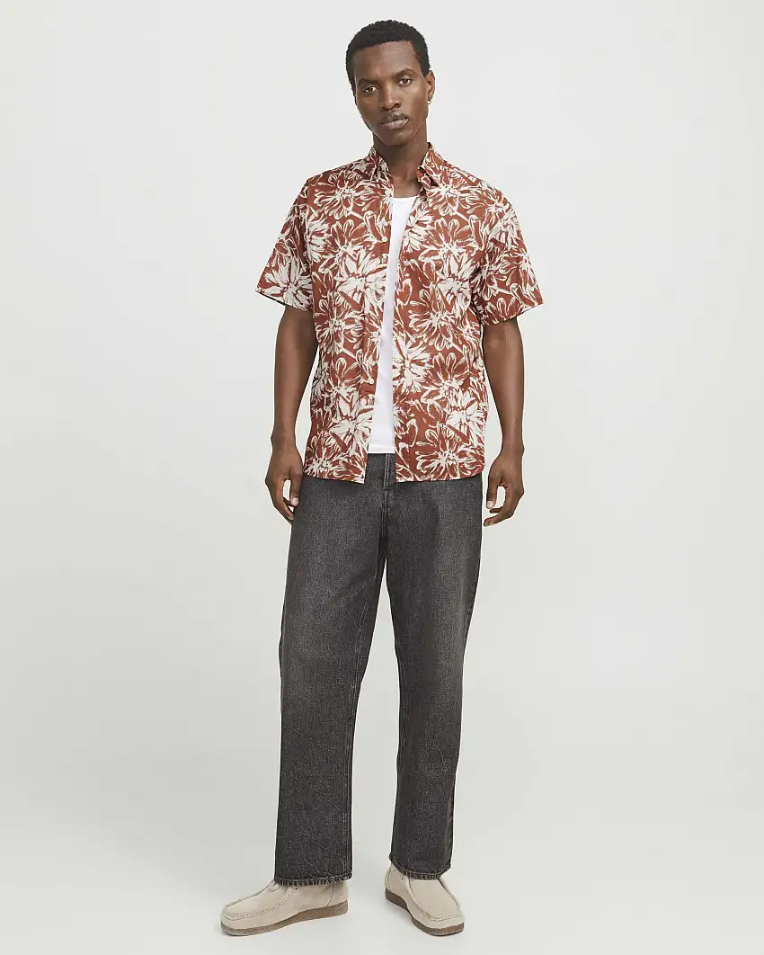 Camicia mezza manica coccio in mussola di cotone a fantasia floreale bianca