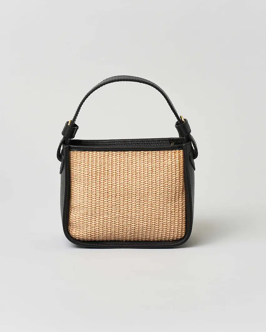 Borsa a mano piccola in raffia con profili e tracolla in pelle nera