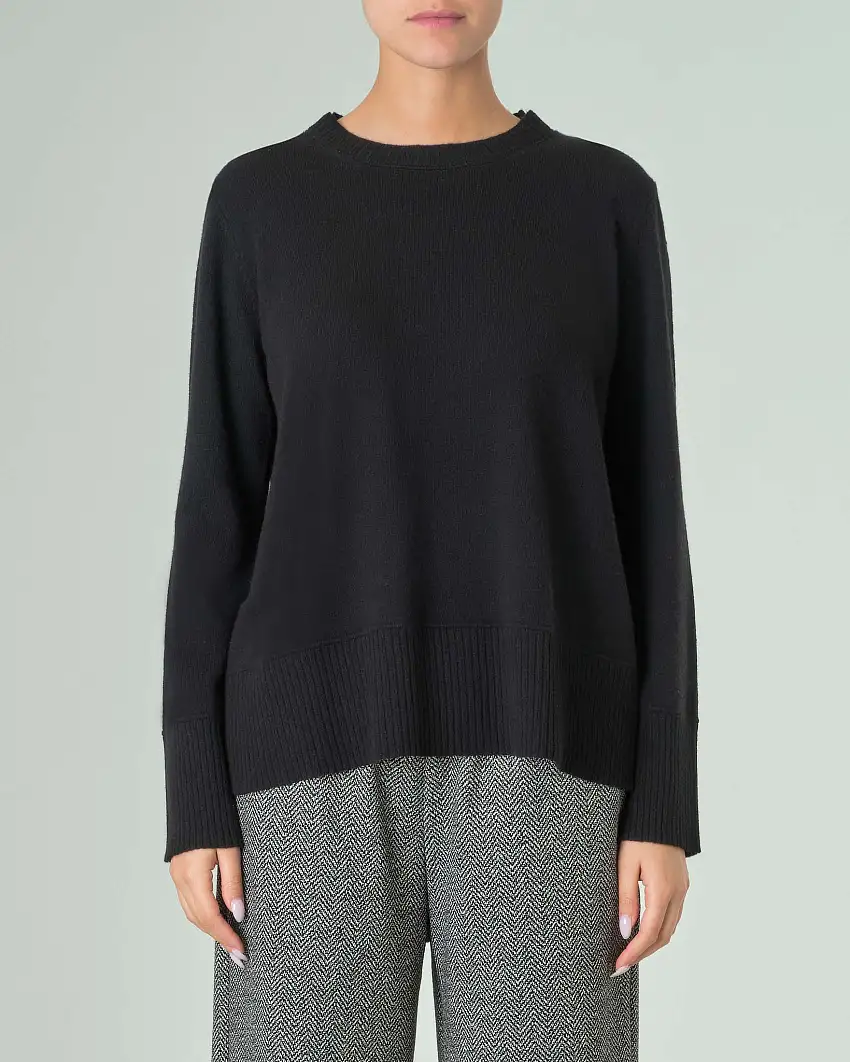 Maglia nera in misto lana merino dalla linea dritta con scollo tondo a coste