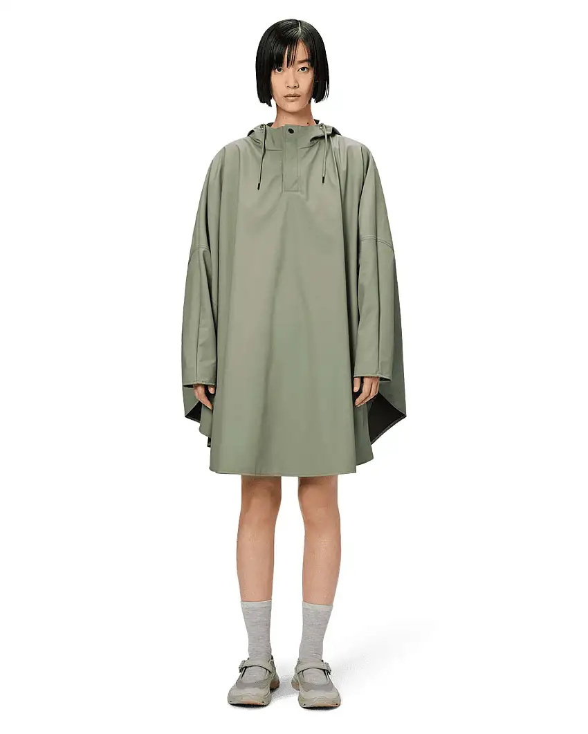 Cape verde salvia in tessuto dal finish opaco con cappuccio