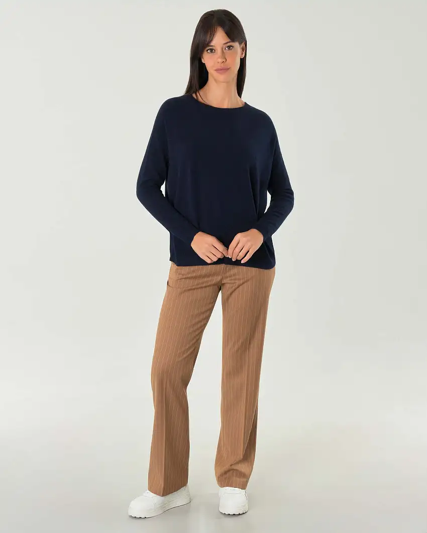 Maglia boxy blu notte in misto viscosa con scollo ampio e maniche raglan