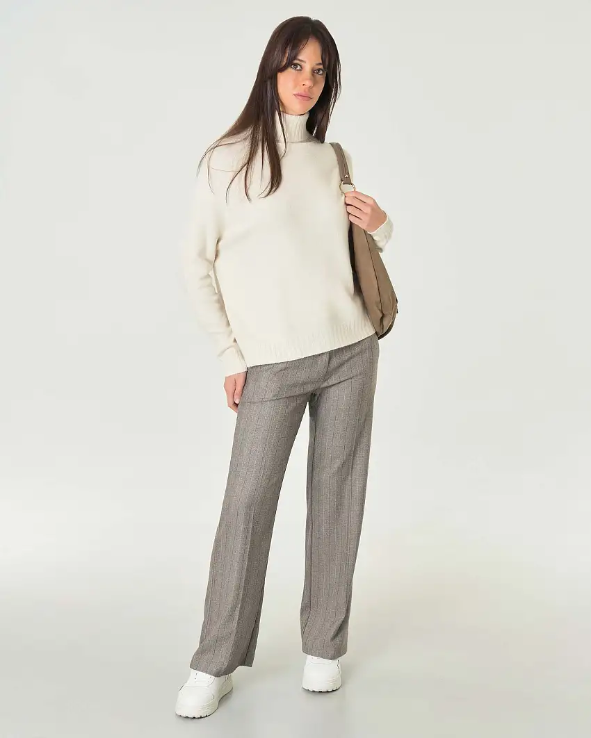 Dolcevita bianco in misto viscosa con giromanica sceso