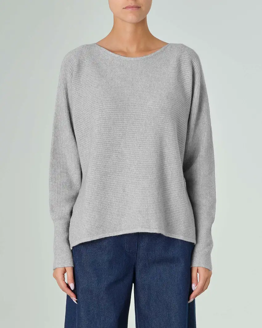 Maglia boxy grigio perla in misto viscosa lavorata a coste orizzontali e spacchi laterali