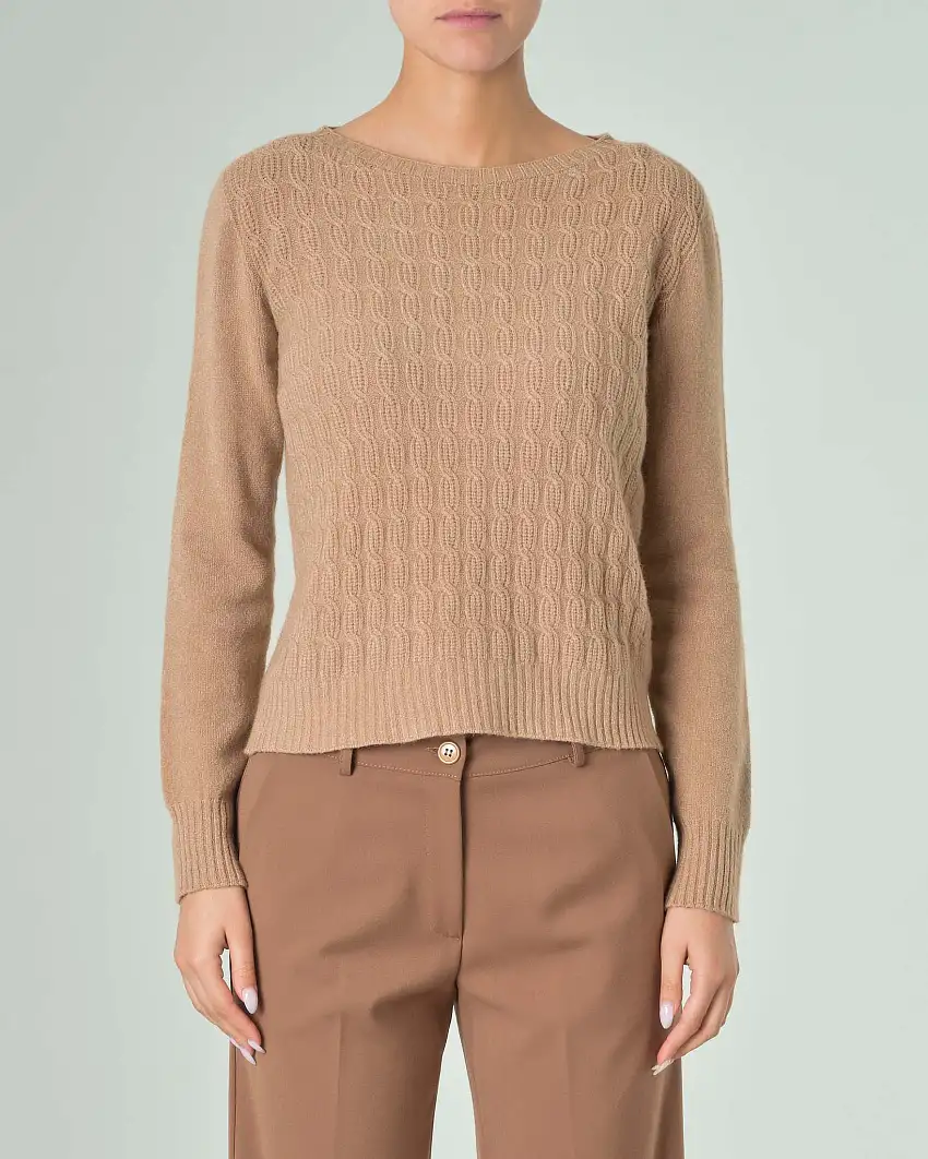Maglia color cammello in misto viscosa con motivo a trecce piatte sul davanti