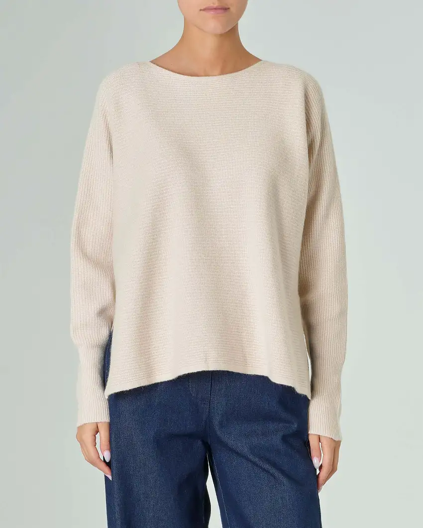 Maglia boxy beige in misto viscosa lavorata a coste orizzontali e spacchi laterali