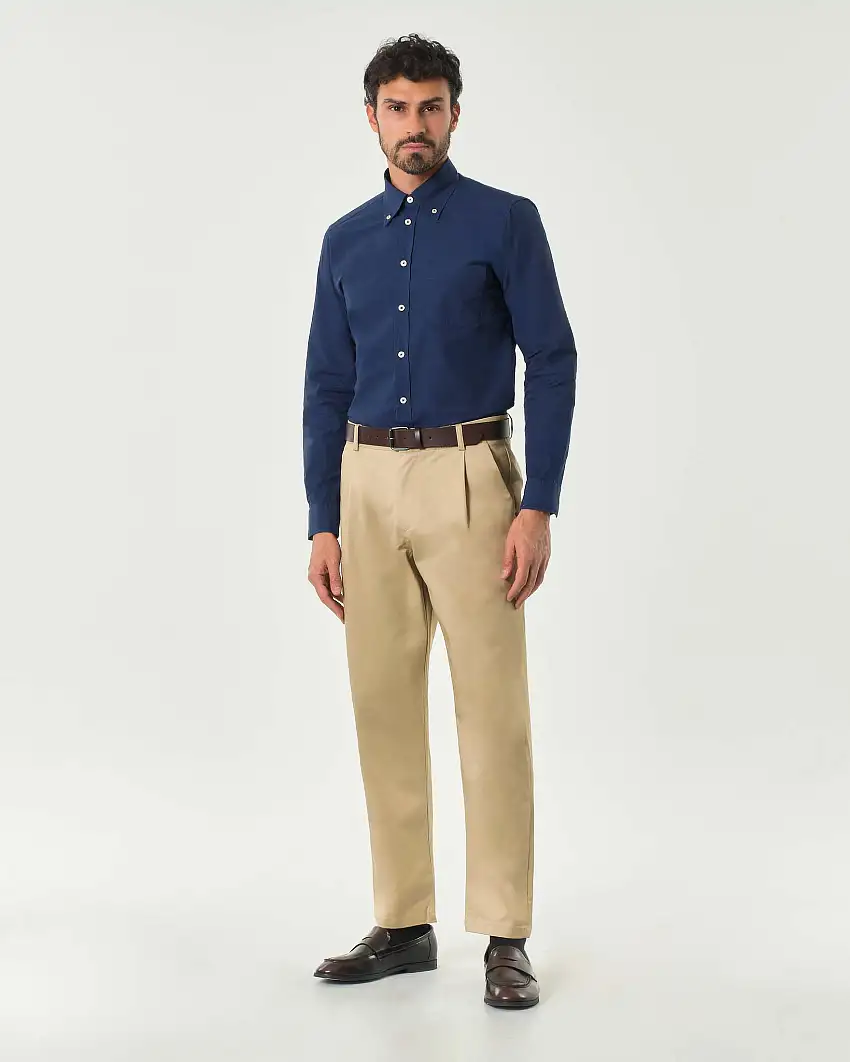 Pantalone chino beige in cotone stretch con una pinces