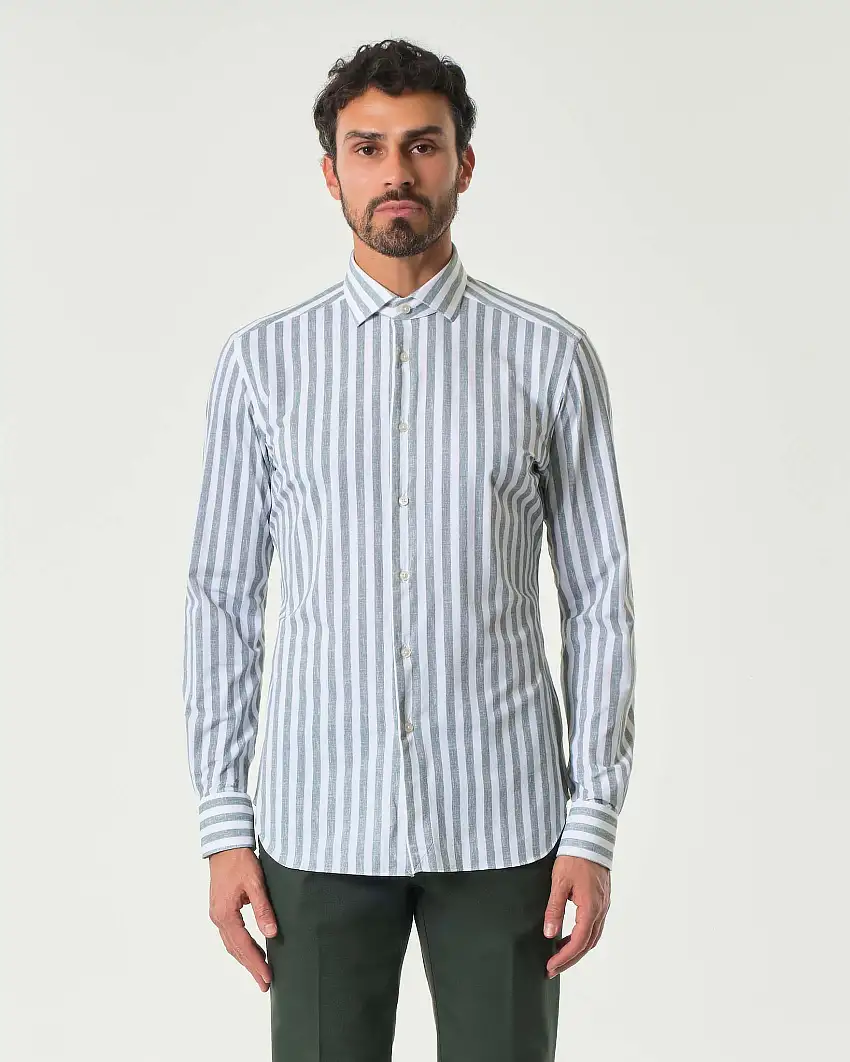 Camicia bianca a righe verdi salvia in tessuto tecnico active tailor fit