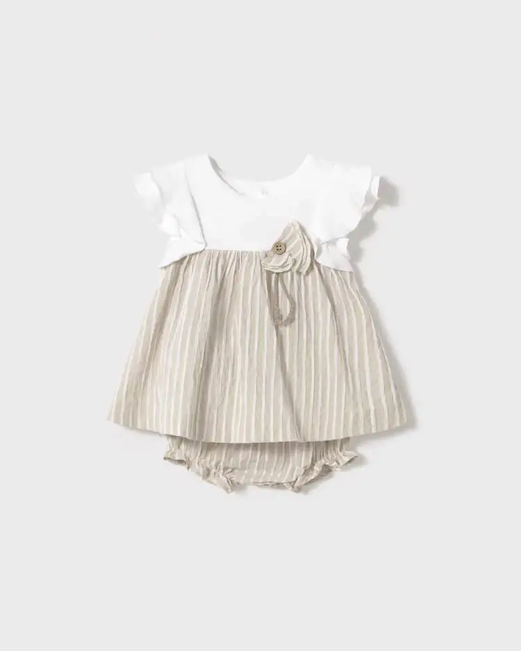 Abitino a righe beige e bianche con rouches e coulotte abbinata