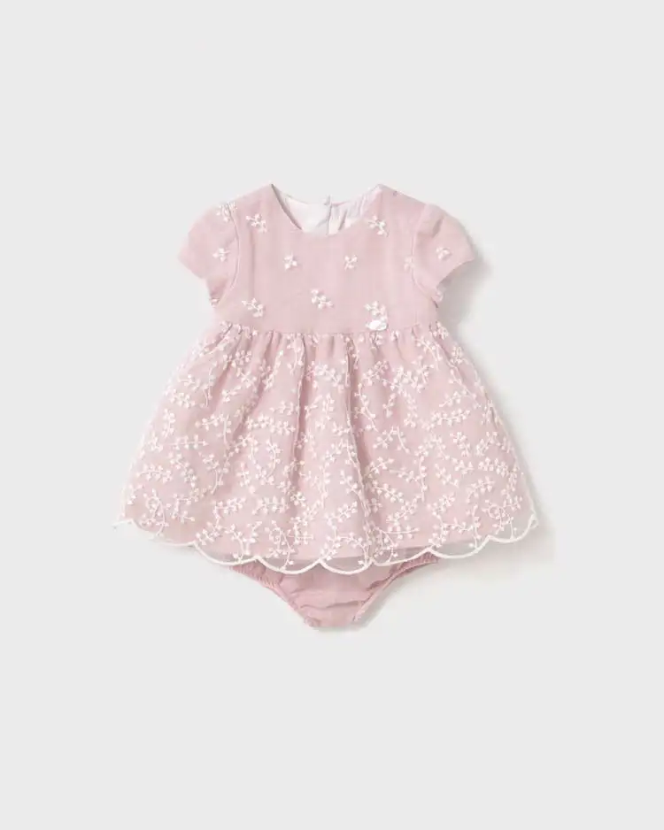 Abito fit and flare rosa con tulle e ricamo a fiori all-over