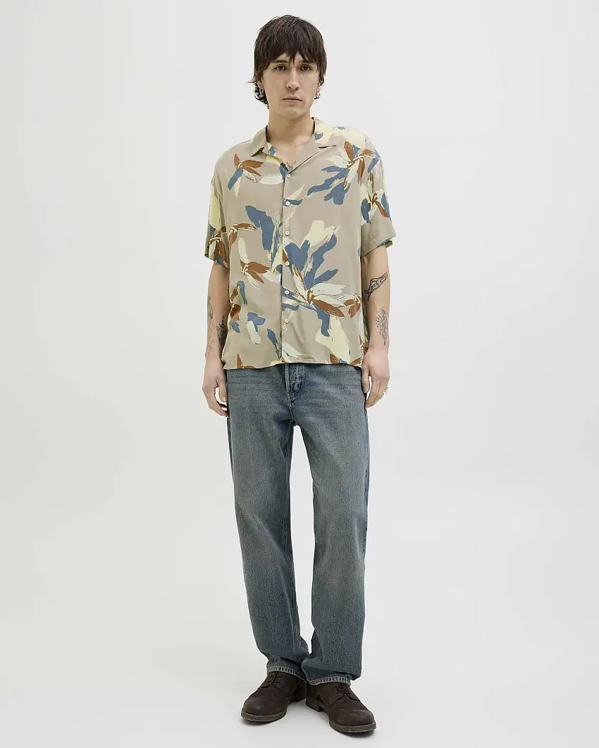 Camicia bowling a mezze maniche sabbia a fantasia floreale turchese e caramello in viscosa