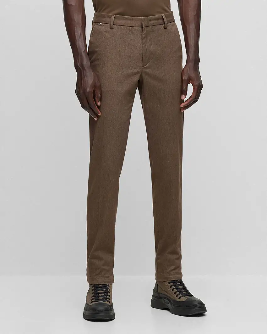 Pantalone chino Kaito color fango in twill di cotone stretch a mano calda