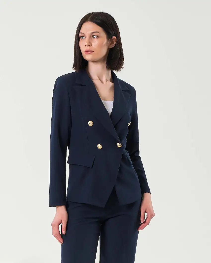 Giacca doppiopetto blu Hlo! in tessuto tecnico dalla linea sfiancata con rever a lancia e bottoni dorati