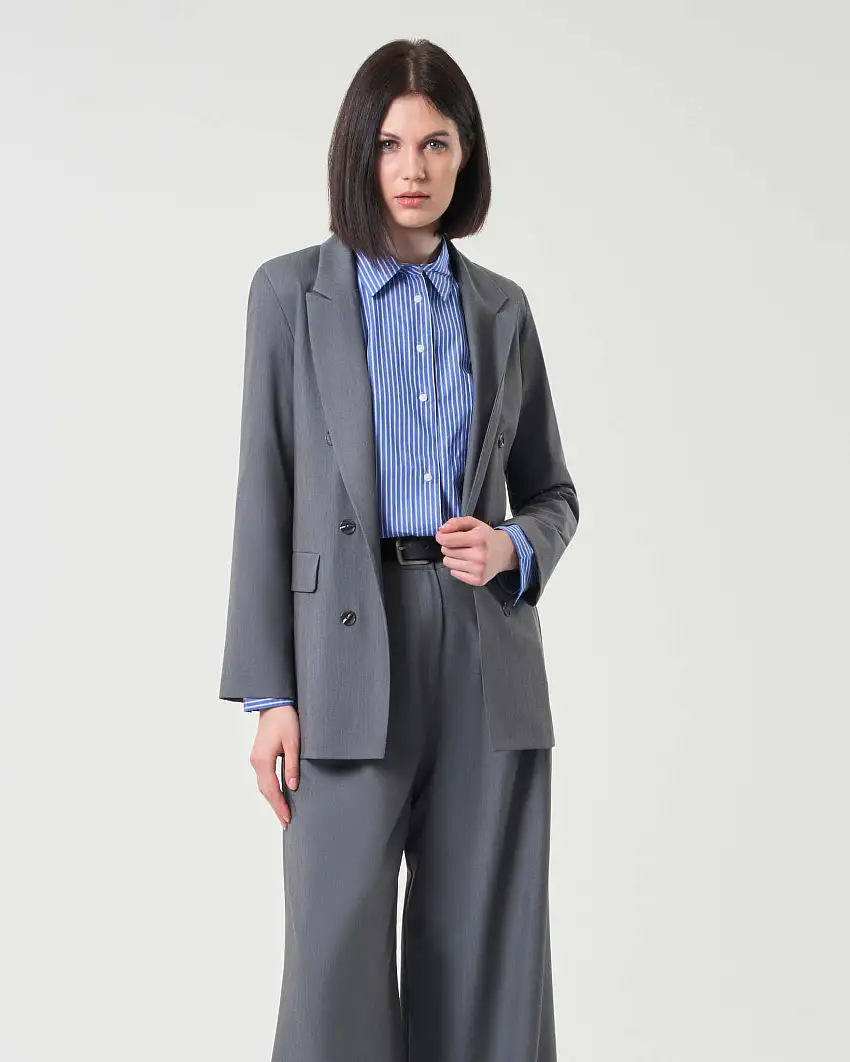 Blazer grigio chiaro in viscosa viscosa con bottoni applicati finto doppiopetto