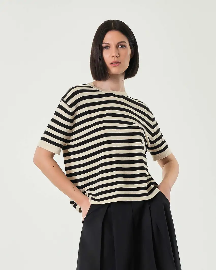 Maglia beige a righe nere in viscosa con maniche al gomito