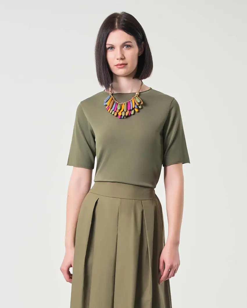 Maglia verde militare in misto viscosa con maniche corte e orlo a vivo