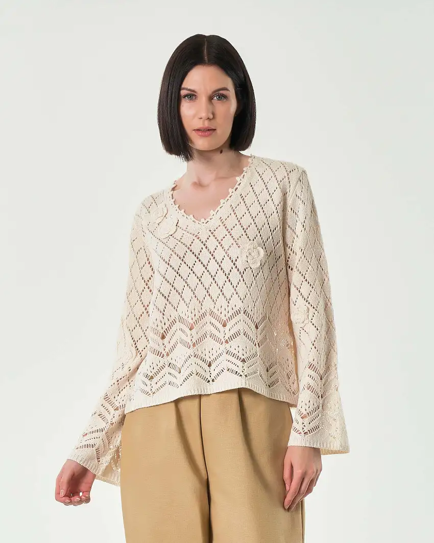 Maglia bianca crochet a lavorazione traforata a rombi con scollo a V