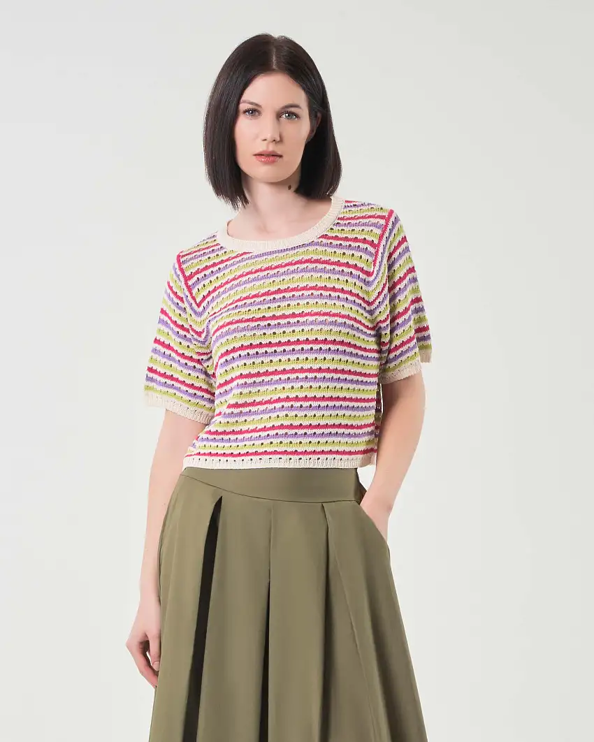Maglia a maniche corte in viscosa a lavorazione punzonata a righe verdi e lilla