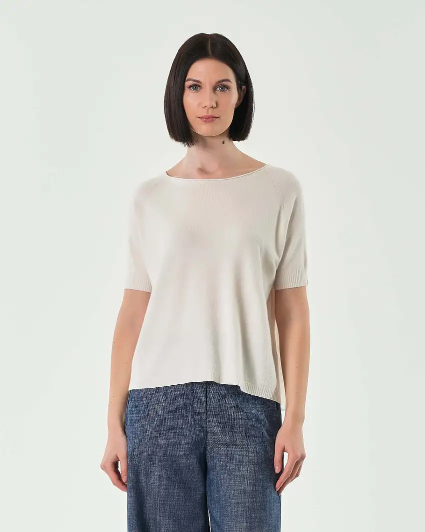 Maglia bianca in misto viscosa a maniche corte con spacchetto sul fondo posteriore