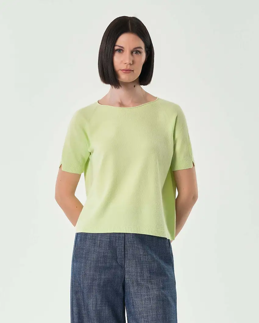 Maglia color lime in misto viscosa a maniche corte con spacchetto sul fondo posteriore