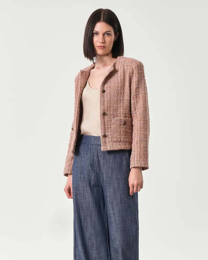 Giacca rosa e beige in stuoia di misto cotone con scollo tondo e bottoni lavorati