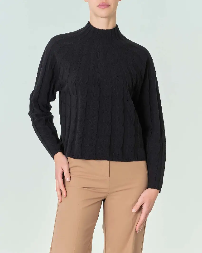 Maglia nera in pura lana a lavorazione trecce con colletto in piedi