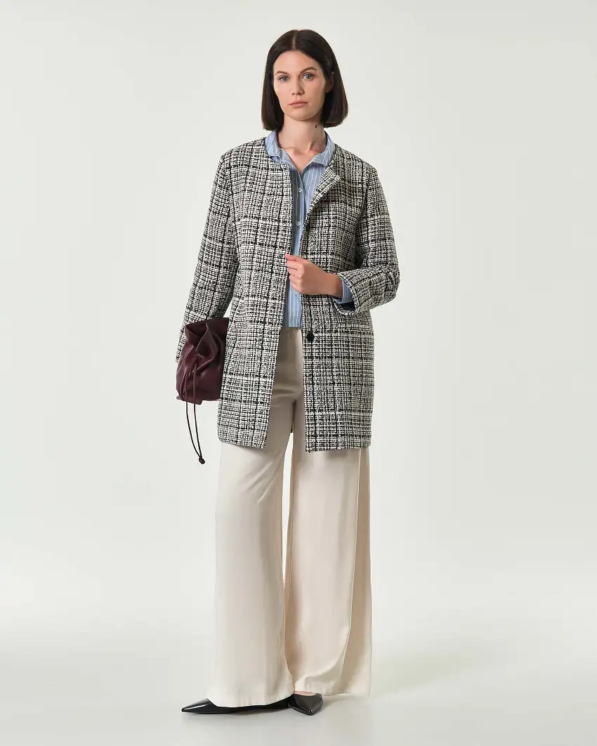 Caban midi bianco e nero in stuoia di misto cotone con scollo tondo