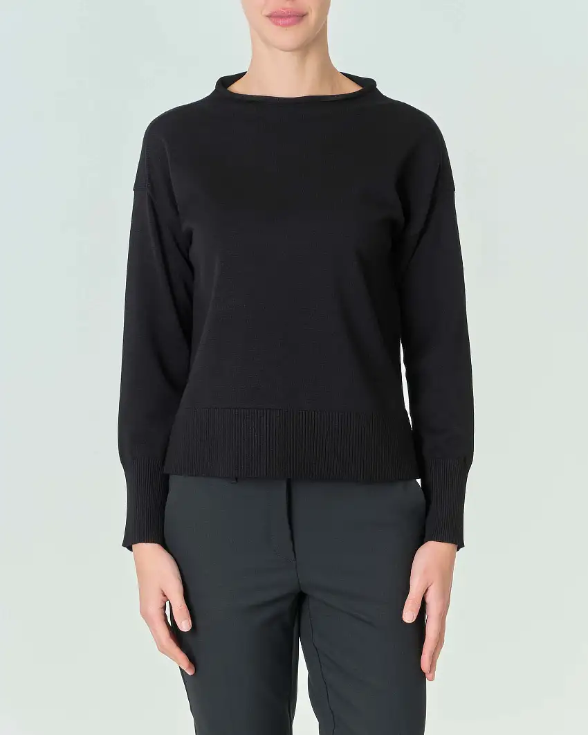 Maglia nera boxy in viscosa con colletto a cratere Linea MONOCHROME