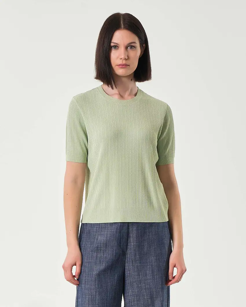 Maglia verde salvia in misto viscosa a treccine con maniche corte