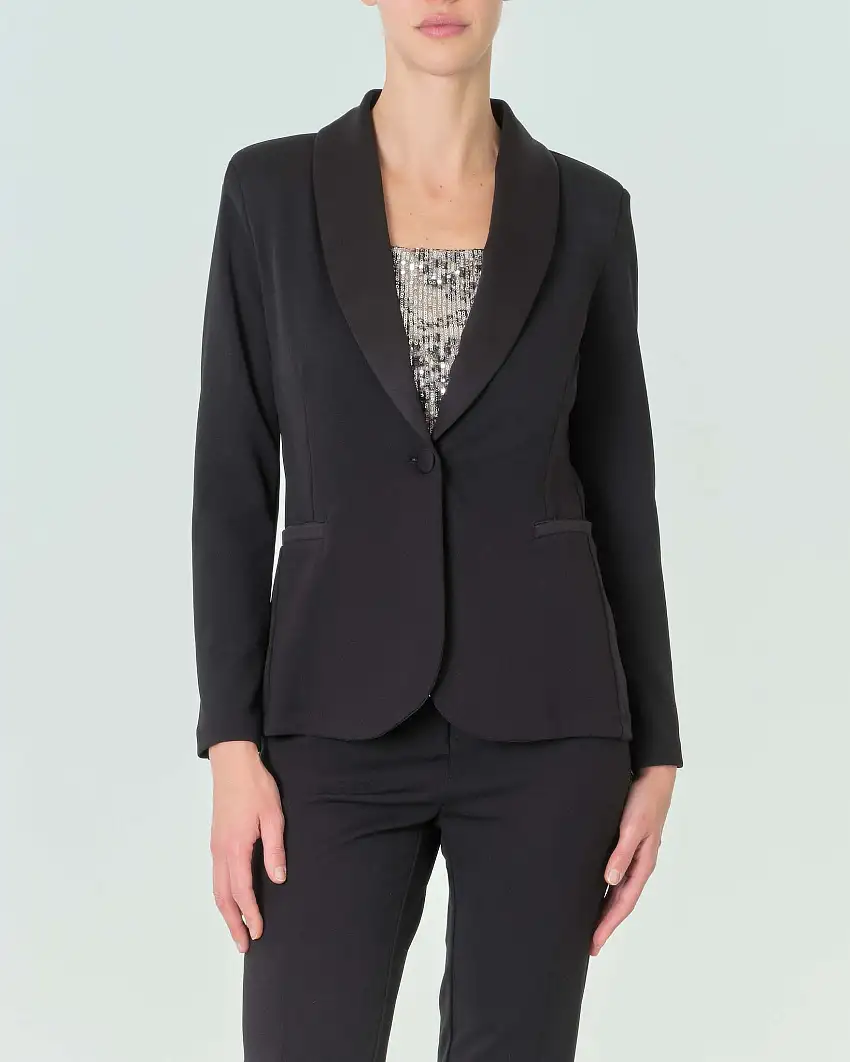 Giacca smoking nera in crêpe effetto scuba di misto viscosa stretch con scollo e dettaglio in satin