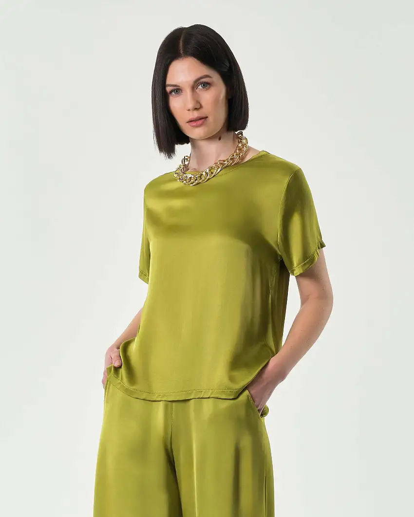 Blusa color senape in viscosa e seta a mezza manica con scollo tondo