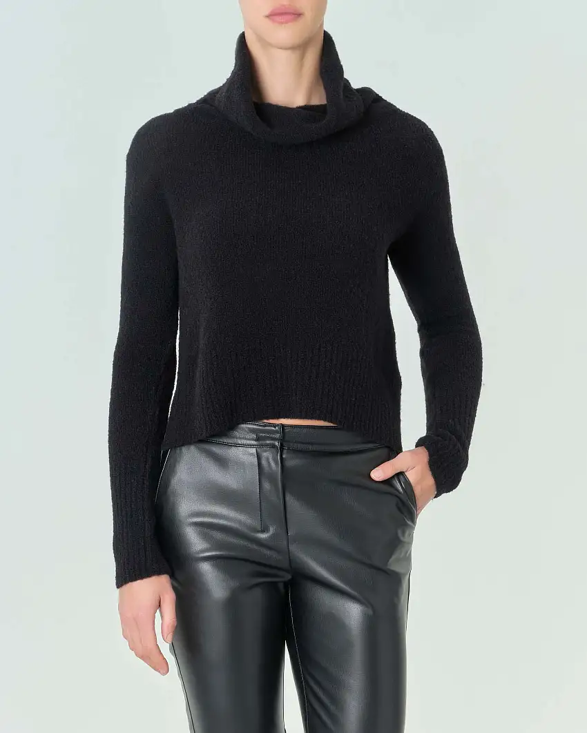 Maglia nera in misto lana bouclè con collo a ciambella Linea MONOCHROME