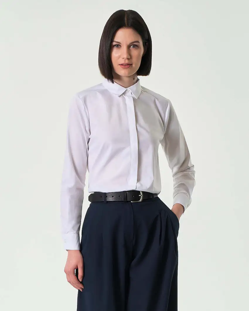 Camicia classica bianca in popeline di cotone con chiusura a bottoni all'inglese