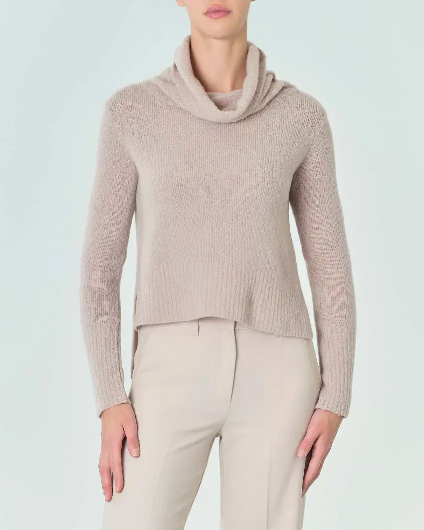 Maglia color sabbia in misto lana bouclè con collo a ciambella Linea MONOCHROME