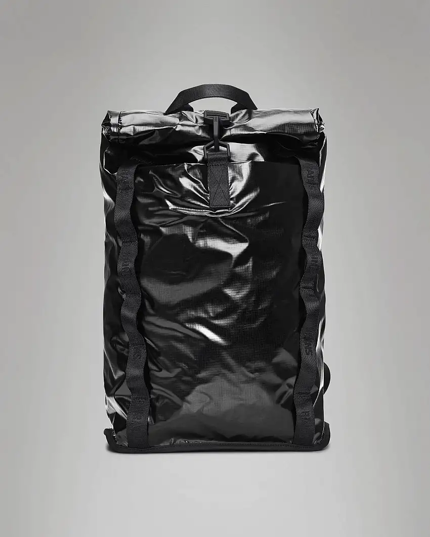 Zaino Sibu Rolltop Rucksack Rains nero in tessuto tecnico impermeabile effetto lucido e gommato